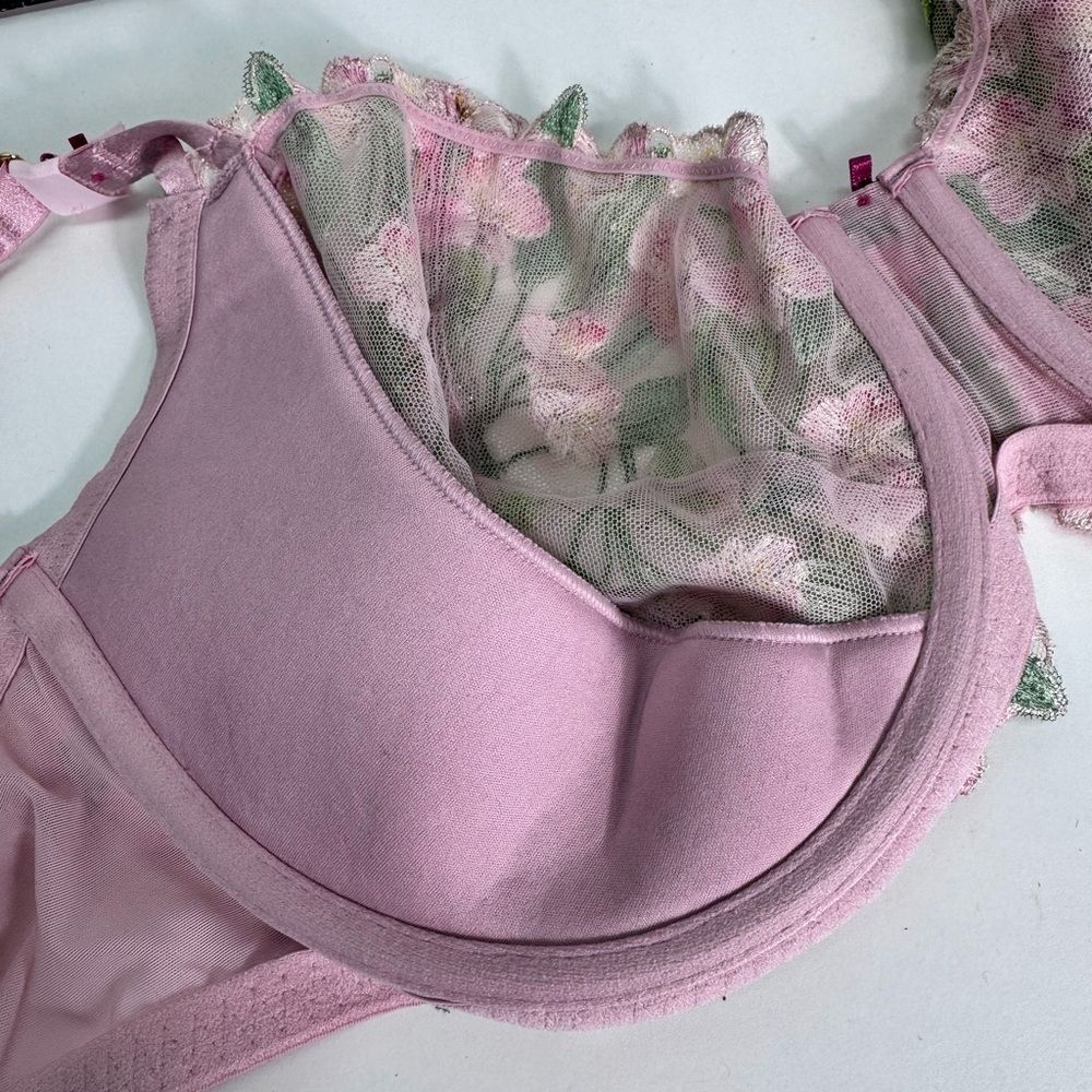 đ„Victoria'sâSecret Pink Floral Embroidered Bra Set Sz 38DDD// Large NWT - Picture 2 of 10